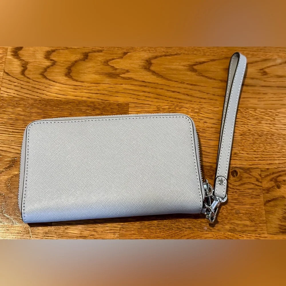 Michael Kors Jet Set Continental Wristlet Wallet - Picture 2 of 9